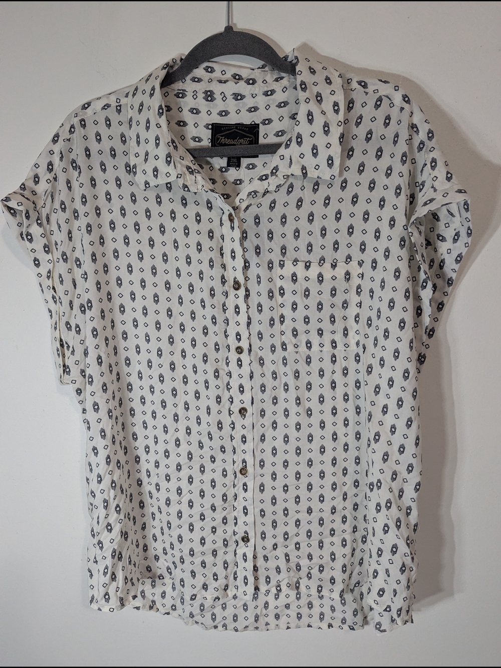 NWT Threadgrut 2XL White Geo Print Button Up Camp Shirt Pocket Casual - Picture 2 of 7